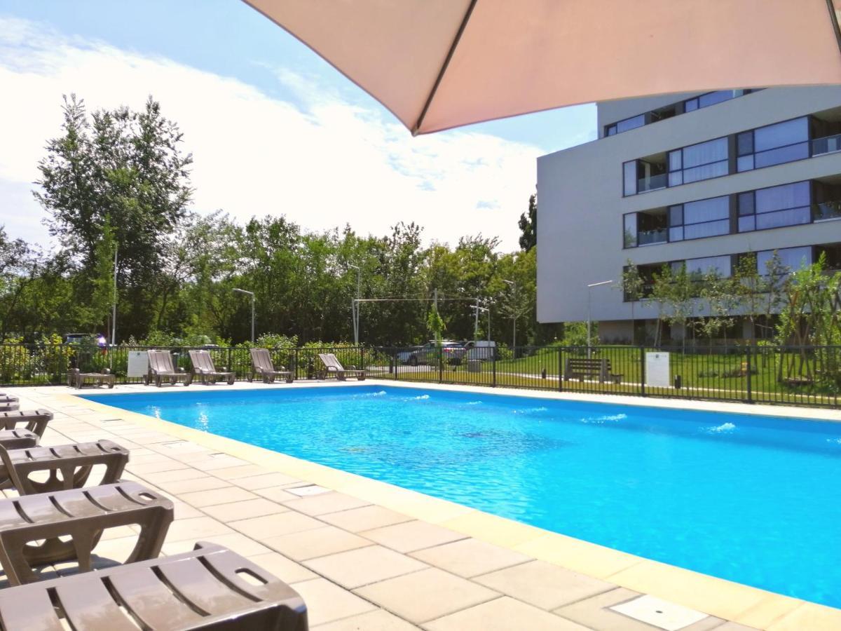 Atria Urban Resort Boekarest Buitenkant foto