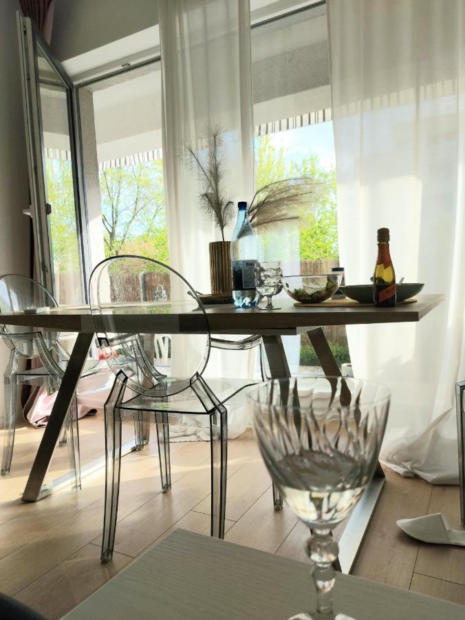 Atria Urban Resort Boekarest Buitenkant foto